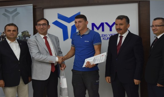 MYK MESLEKİ YETERLİLİK BELGESİ SAYISI 200 BİNİ AŞTI MYK MESLEKİ YETERLİLİK BELGESİ SAYISI 200 BİNİ AŞTI