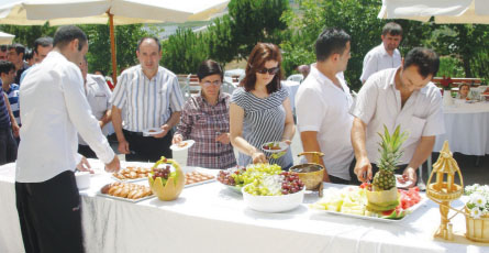 Ayvaz Çalışanları Stres Attı