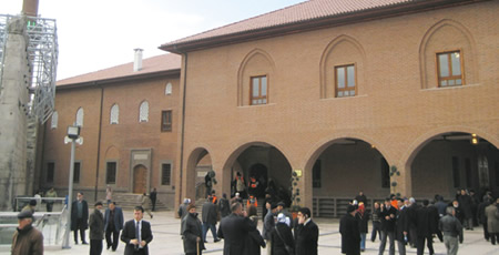 Bir Tarihin Yeniden Doğuşu ve Modernizasyonu: Hacı Bayram-ı Veli Camii Restorasyonu Bir Tarihin Yeniden Doğuşu ve Modernizasyonu: Hacı Bayram-ı Veli Camii Restorasyonu