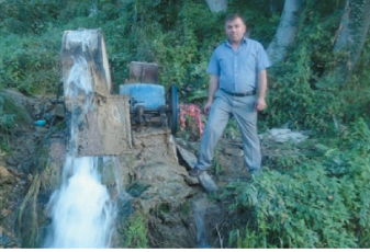 Kendi Elektriğini Şelaleden Kendi Üretiyor