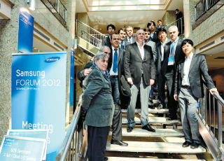 Samsung Forum 2012’de Gelecek Teknolojileri Tanıtıldı Samsung Forum 2012’de Gelecek Teknolojileri Tanıtıldı