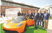 Ali Ağaoğlu Tesla Roadster’ı İTÜ’ye Bağışladı Ali Ağaoğlu Tesla Roadster’ı İTÜ’ye Bağışladı