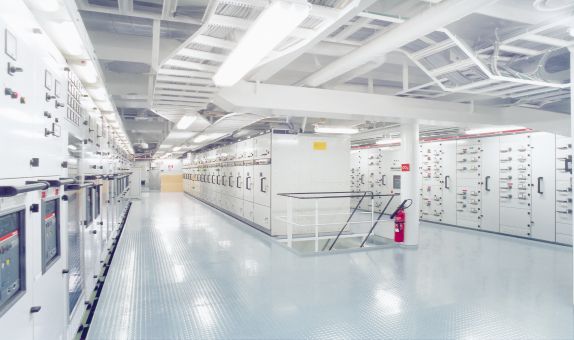 ABB, Norveç'in Önde Gelen Gübre Tesisi İçin Bir Kilometrelik Akıllı Şalt Donanımı Sağlayacak ABB, Norveç'in Önde Gelen Gübre Tesisi İçin Bir Kilometrelik Akıllı Şalt Donanımı Sağlayacak