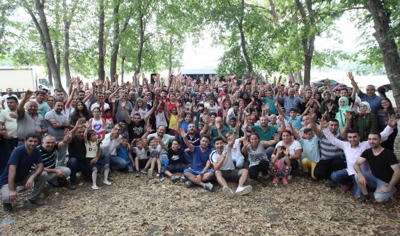 AYVAZ AİLESİ "YAZA VEDA PİKNİĞİ"NDE ÇOK EĞLENDİ