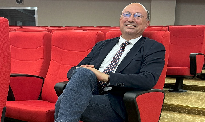 Dr. Kadir İsa; 'Bakış açınızı değiştirdiğinizde baktığınız şeyler de değişir. - Max Planck' Dr. Kadir İsa; 'Bakış açınızı değiştirdiğinizde baktığınız şeyler de değişir. - Max Planck'