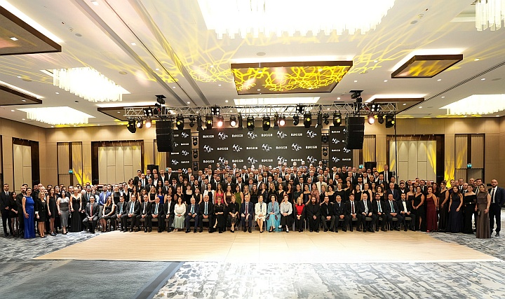 Form Şirketler Grubu, 60 Yıllık Başarısını Unutulmaz Bir Geceyle Kutladı Form Şirketler Grubu, 60 Yıllık Başarısını Unutulmaz Bir Geceyle Kutladı