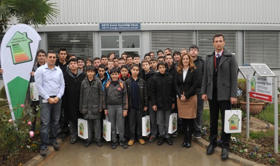 Bosch Çalışanları, Sürdürülebilir Geleceğe Enerji Verimliliği Okulu'nda Hazırlanıyor