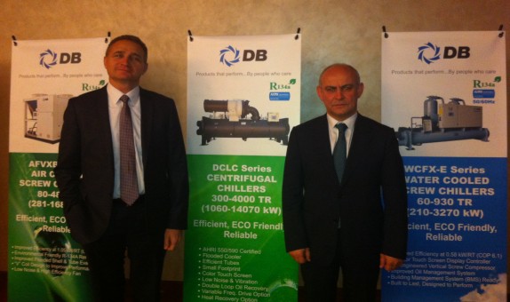 Form Dubai'de DUNHAM BUSH Temsilciler Toplantısındaydı