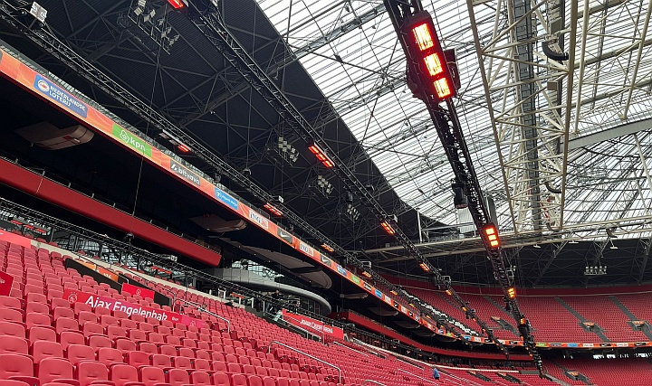 Çukurova Isı, Ajax Tribünlerinde Çukurova Isı, Ajax Tribünlerinde