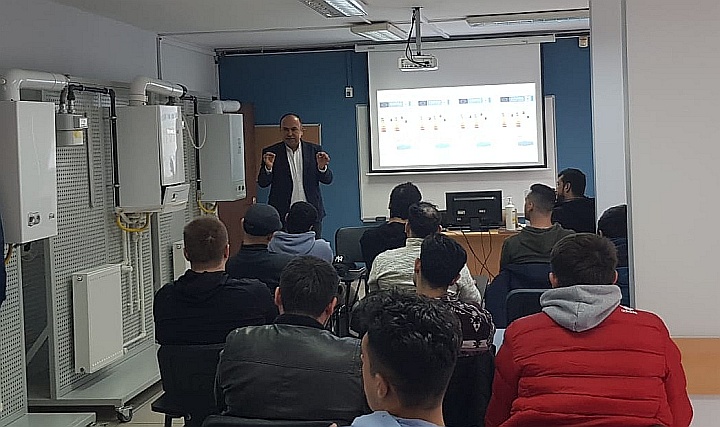 DemirDöküm Gn. Md. Yrd. Ufuk Atan, Geleceğin İklimlendirme Profesyonelleriyle Buluştu DemirDöküm Gn. Md. Yrd. Ufuk Atan, Geleceğin İklimlendirme Profesyonelleriyle Buluştu