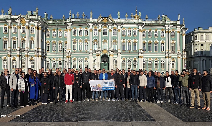 E.C.A. SEREL, Bayileriyle St. Petersburg'da class=