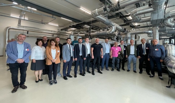 Enerji ve Tabii Kaynaklar Bakanlığı Bürokratları ve Türkiye Cumhuriyeti Enerji Kentleri Birliği Heyeti, Danfoss'u Ziyaret Etti
