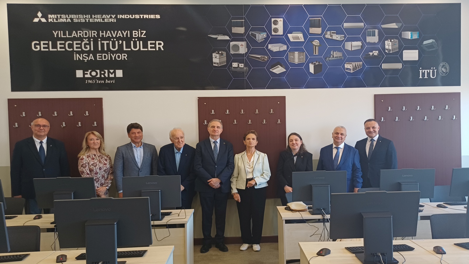 İTÜ Makina Fakültesi Bedi Korun Bilgisayar Laboratuvarı öğrencilerle buluşmaya hazır