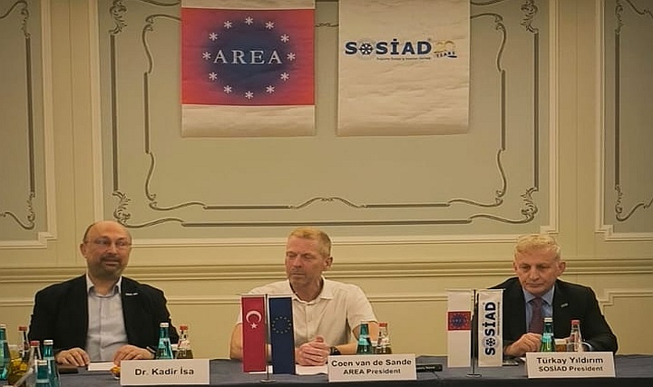 SOSİAD ve AREA Ortak Basın Toplantısı Düzenledi SOSİAD ve AREA Ortak Basın Toplantısı Düzenledi