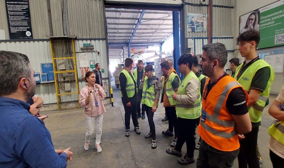 TESİDER, Öğrenci ve Öğretmenlere Fabrika Gezisi Düzenledi TESİDER, Öğrenci ve Öğretmenlere Fabrika Gezisi Düzenledi