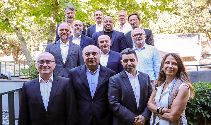 Yönetimde Değişen Trendler : Valtus Türkiye /E&E Group Interim Yönetimde Değişen Trendler : Valtus Türkiye /E&E Group Interim