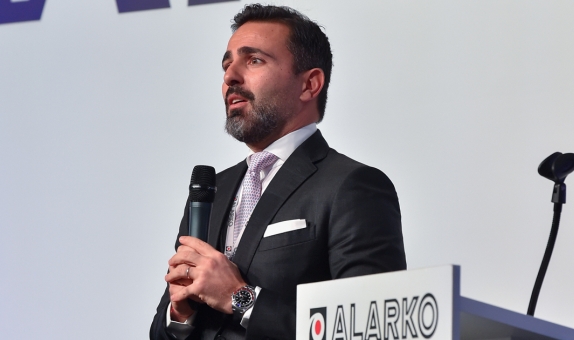 Alarko Carrier Yönetim Kurulu Başkanı Niv Garih: '2021 Standartlarını Şimdiden Yakaladık' Alarko Carrier Yönetim Kurulu Başkanı Niv Garih: '2021 Standartlarını Şimdiden Yakaladık'